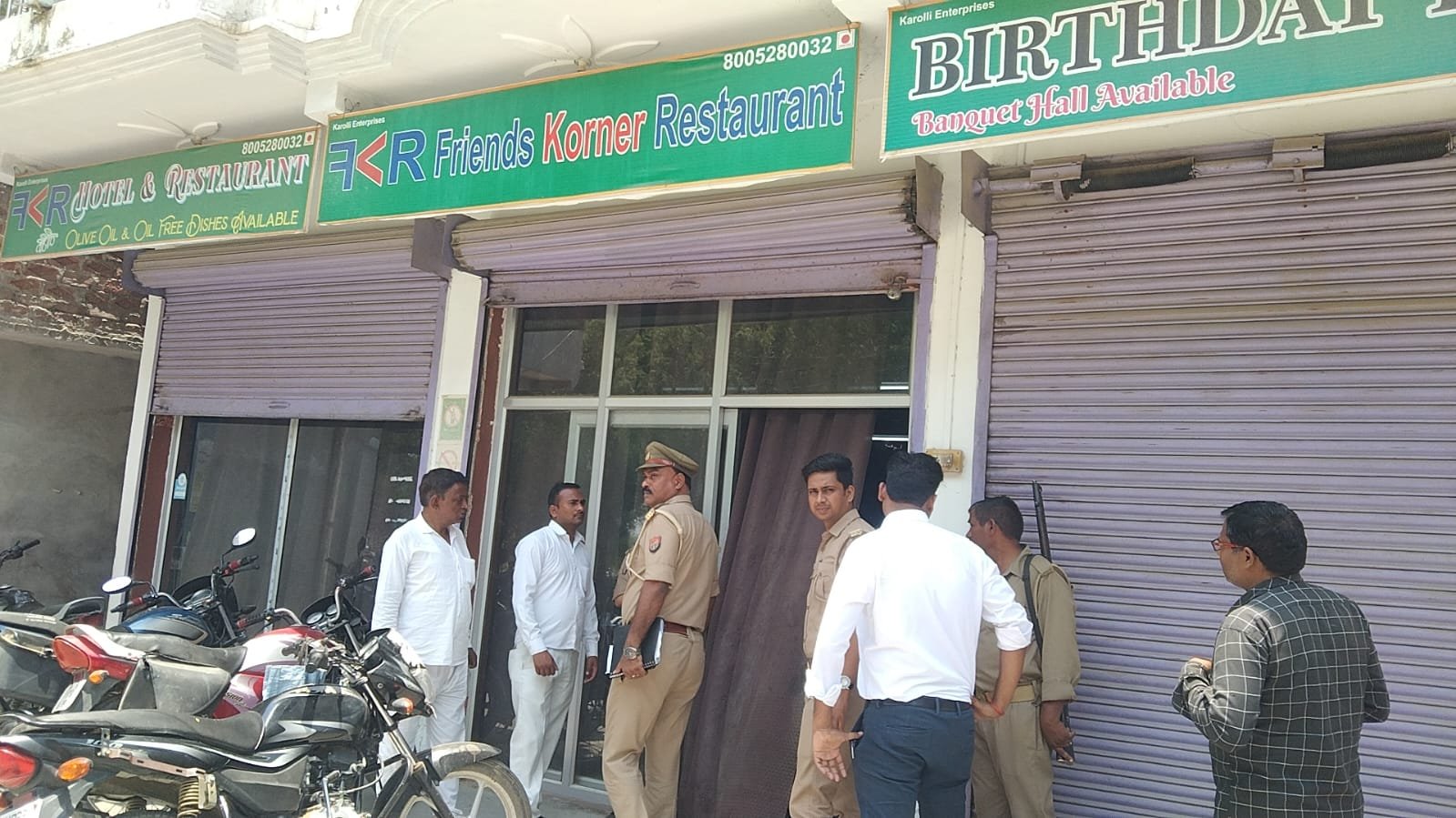 Raibareli-SDM ने भारी पुलिस बल के साथ होटल में मारा छापा,ग्राहकों में मची भगदड़*