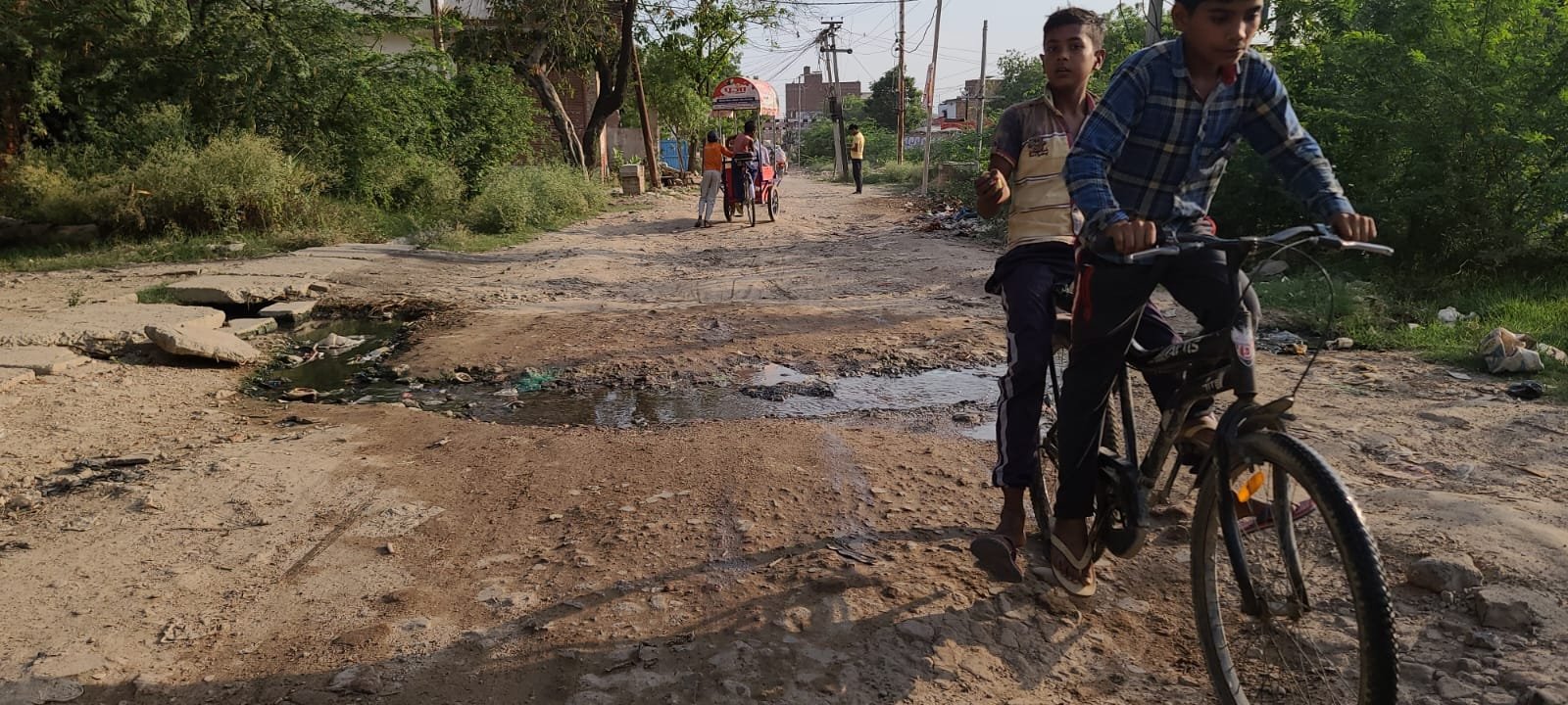 Raibareli-लोगों के लिए काल बना बदहाल लखनऊ रेलवे क्रासिंग-तौधकपुर मार्ग,धृतराष्ट्र बने जिम्मेदार*