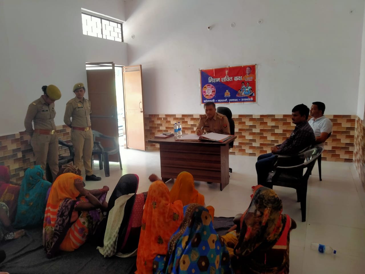 Raibareli-मिशन शक्ति के तहत गांव में चौपाल लगाकर महिलाओं को किया जागरूक