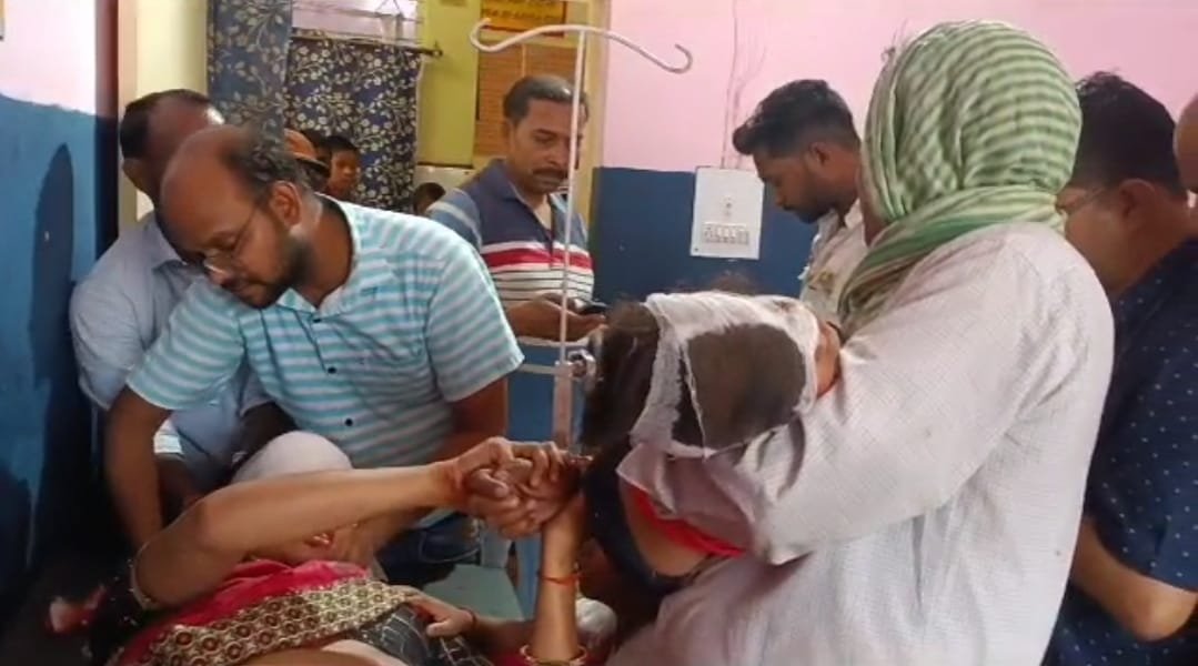 Raibareli-खाई में गिरी बाइक 3 बच्चों सहित पति, पत्नी घायल