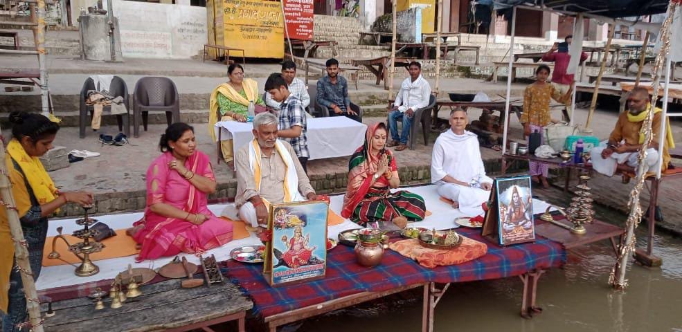 रायबरेली- दीपमाला झा कनाडा,जमशेदपुर  झारखंड गोकना घाट पर किया गंगा महाआरती