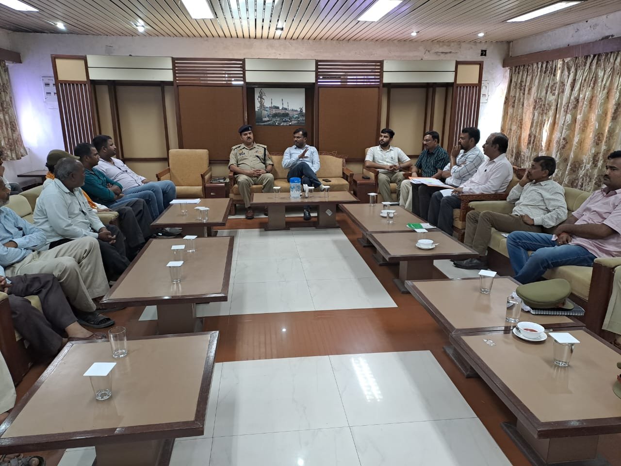 रायबरेली-श्रमिकों के आत्मदाह की चेतावनी के बाद हरकत में आया  प्रशासन जाने क्या किया वादा,,,,,?