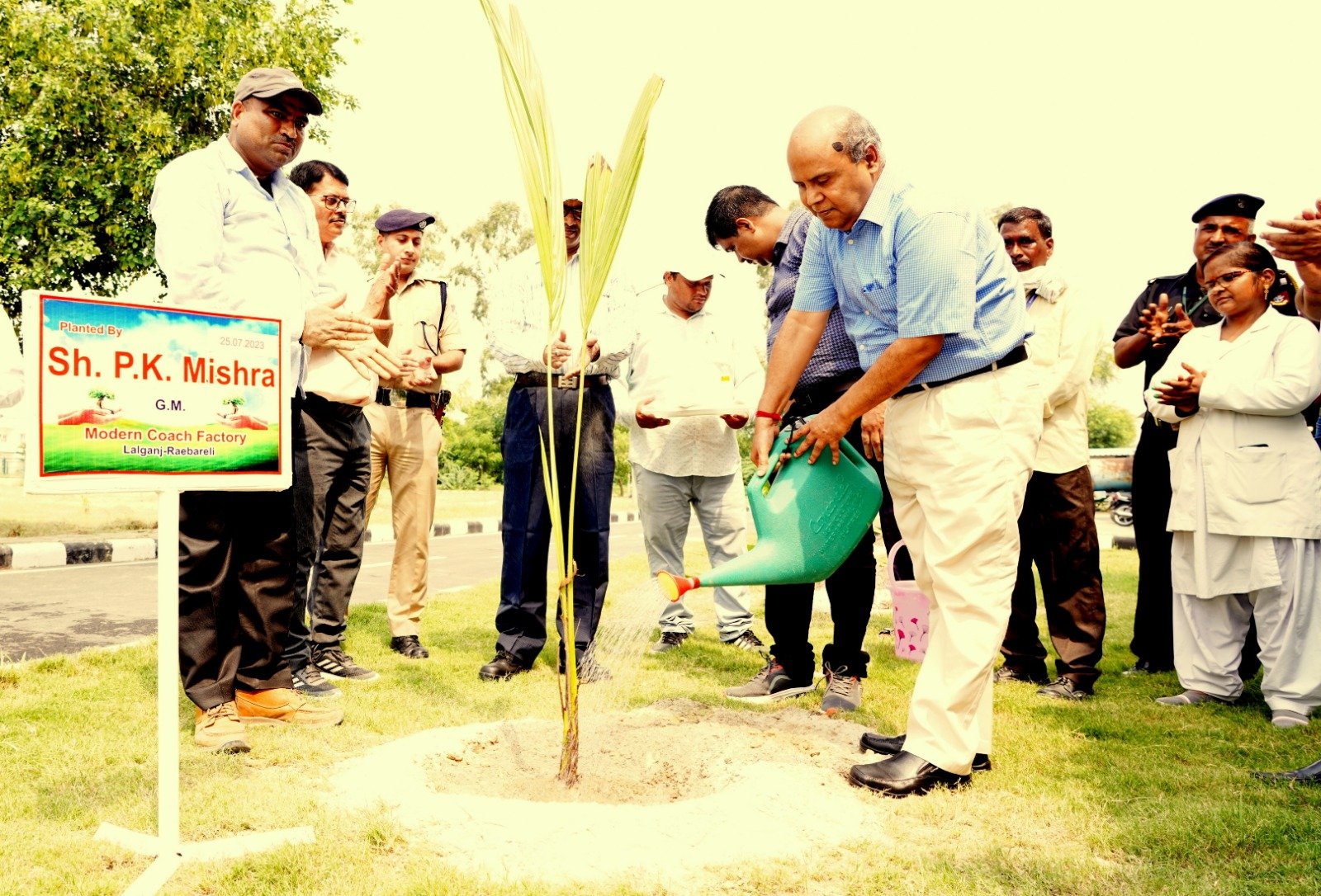 Raibareli-महाप्रबंधक ने किया हॉस्पिटल परिसर में वृक्षारोपण एवं किया निरीक्षण*
