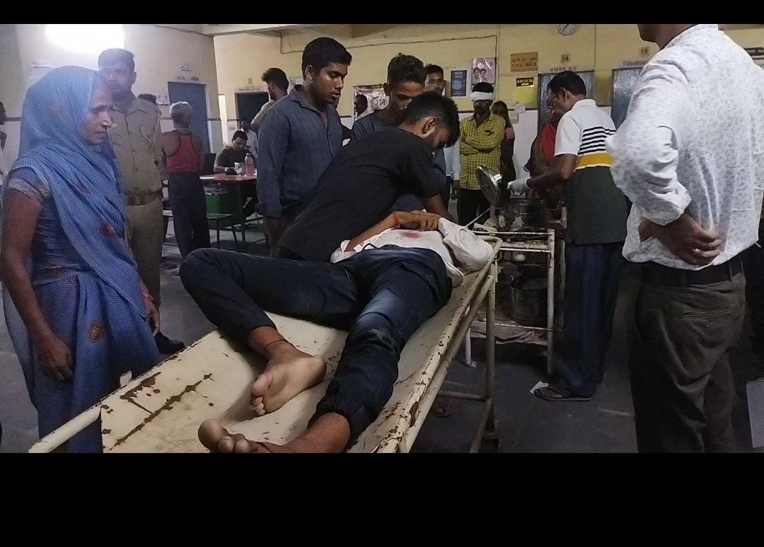 Raibareli-बाइक और बाइक की जोरदार भिड़ंत दोनों बाइक सवार गंभीर रूप से घायल*