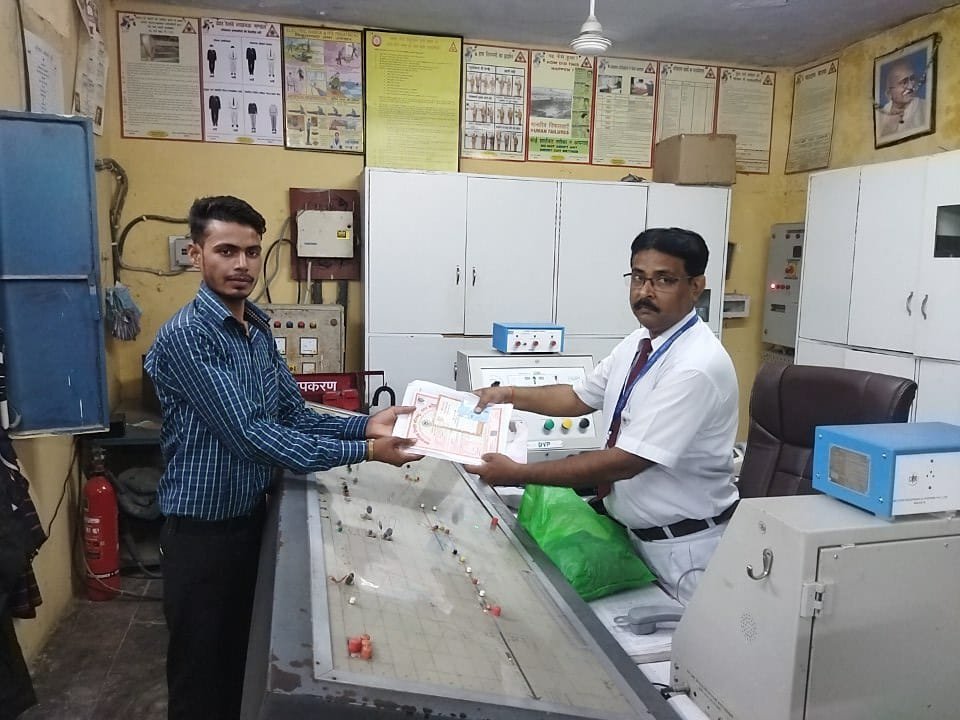 Raibareli-सुरेश चंद शुक्ला स्टेशन मास्टर की दरियादिली आई सामने*