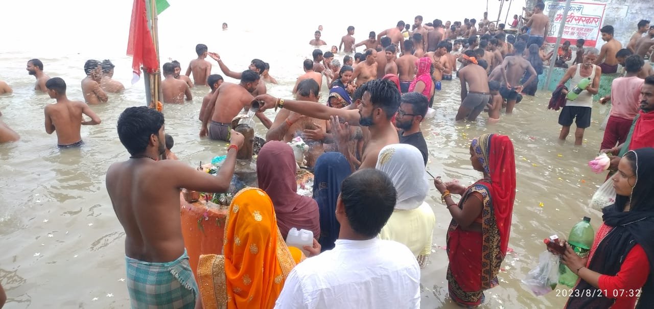 रायबरेली-श्रावण मास के सातवें सोमवार एवं नाग पंचमी  पर हजारों श्रद्धालुओं ने किया गंगा स्नान,,,