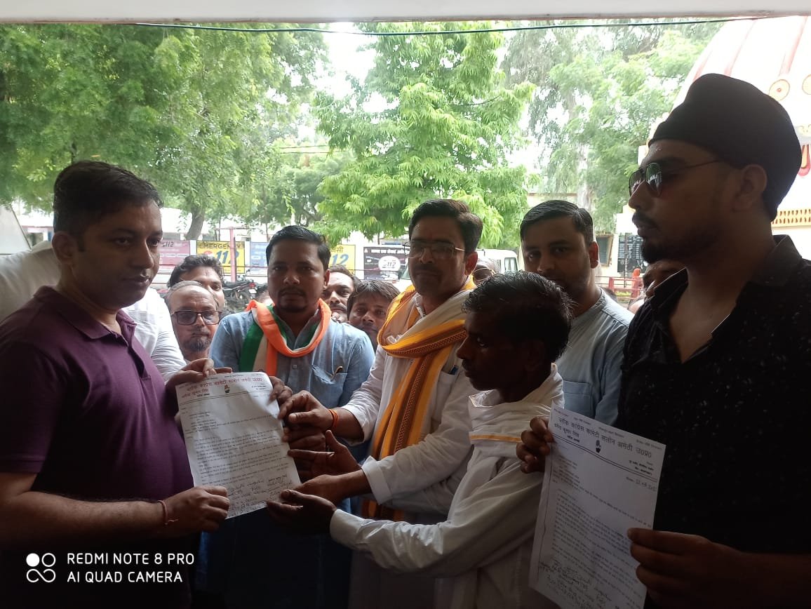 Raibareli-कांग्रेस कार्यकर्ताओं ने6 सूत्रीय ज्ञापन एसडीएम को सौंपा।