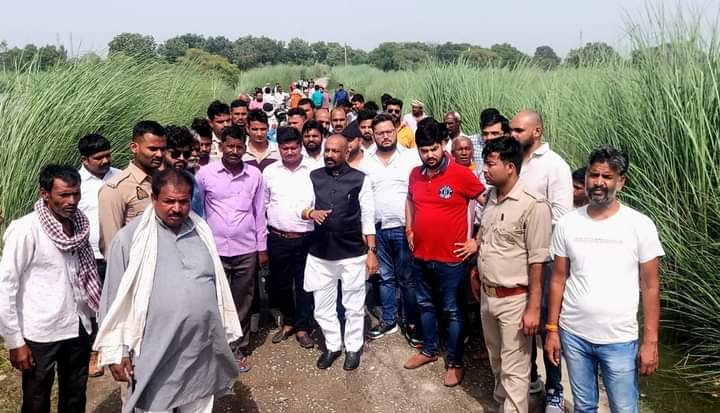 Raibareli-निवर्तमान विधायक ने बाढ़ ग्रस्त कुटिया एहतमाली गांव का किया दौरा*