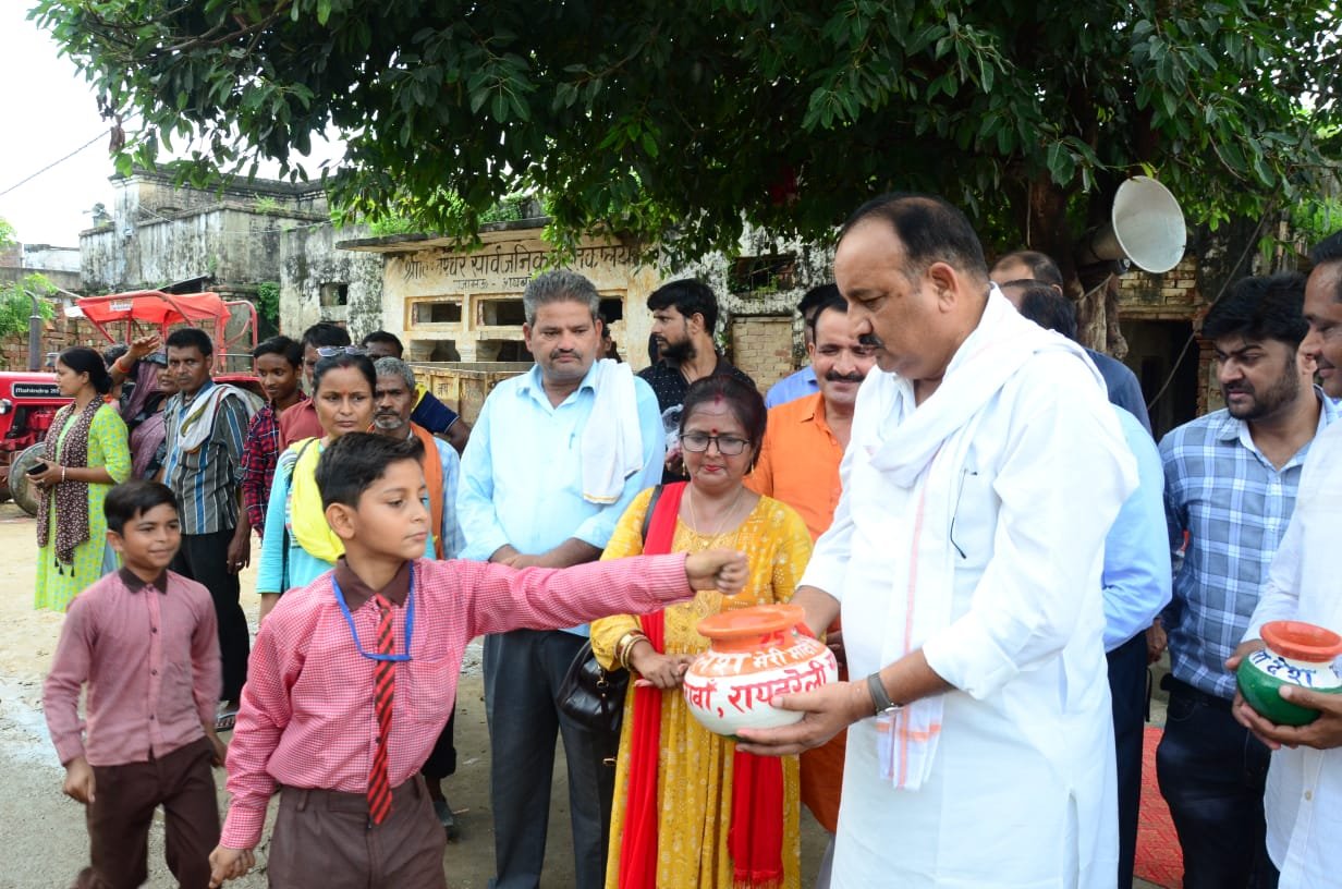 उद्यान मंत्री ने मेरी माटी मेरा देश कार्यक्रम के अंतर्गत गांवों के लोगों की दिलाई पंच प्रण की शपथ*