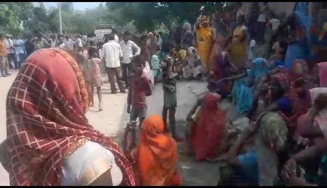 संदिग्ध परिस्थितियों में फांसी के फंदे से लटकता मिला विवाहिता का शव मायके पक्ष ने लगाया हत्या का आरोप