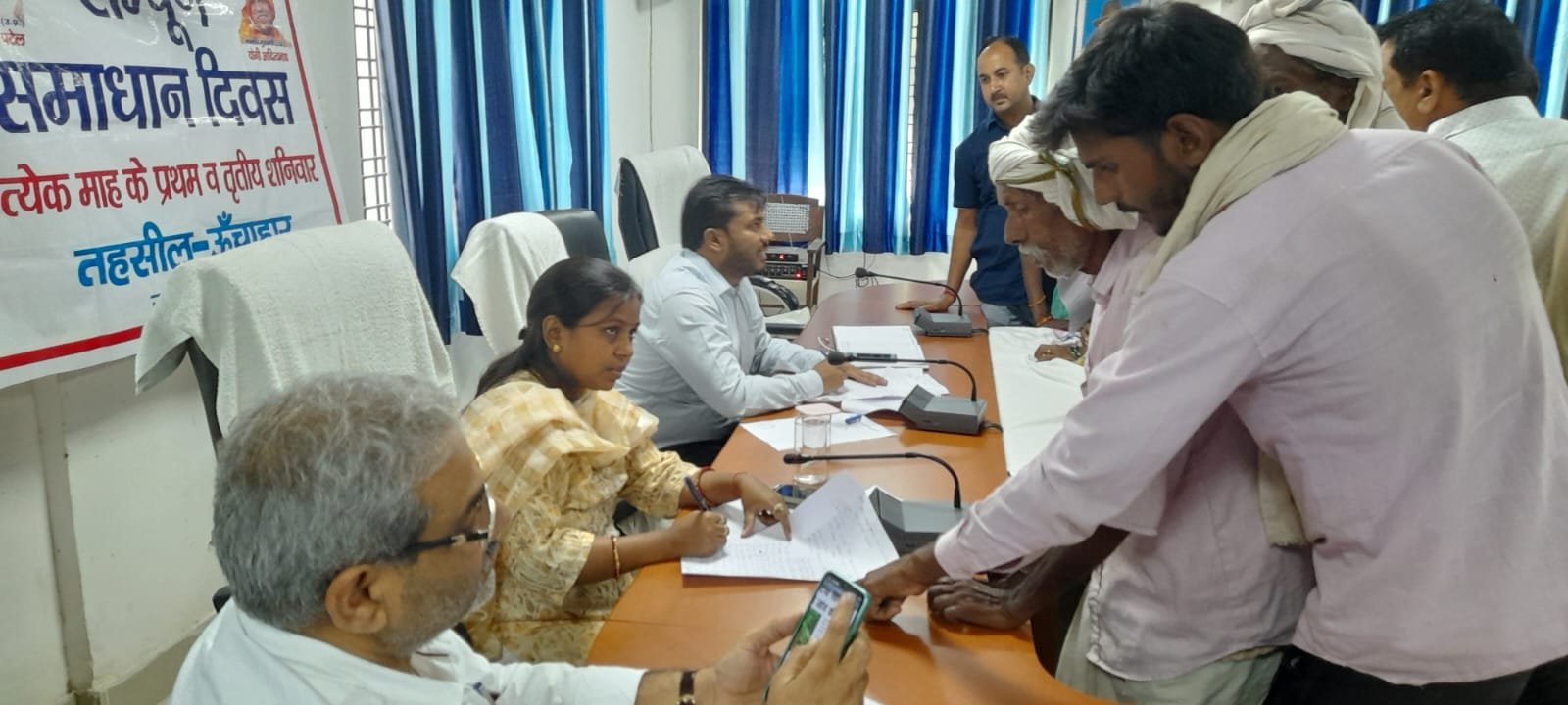 रायबरेली-तहसील सभागार में एसडीएम की अध्यक्षता में आयोजित समाधान दिवस हुआ सम्पन्न,,,