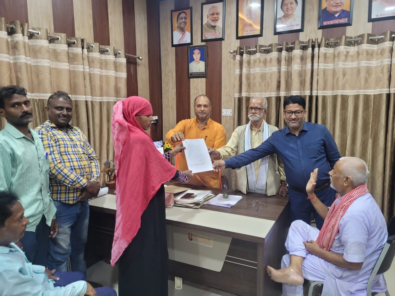 Raibareli-लाभार्थियों को पट्टे किये गए वितरित 