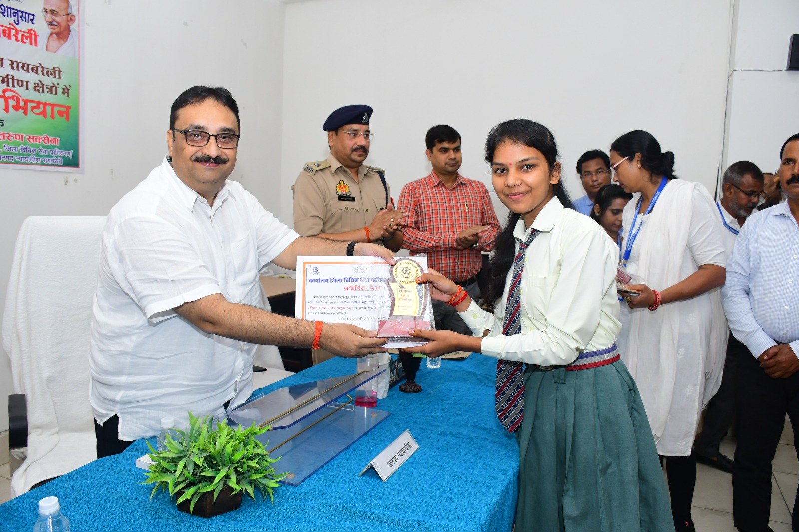 स्वच्छता पखवाड़ा के दौरान आयोजित निबन्ध व चित्रकला प्रतियोगिता में उत्कृष्ट प्रदर्शन करने वालों को किया गया सम्मानित*