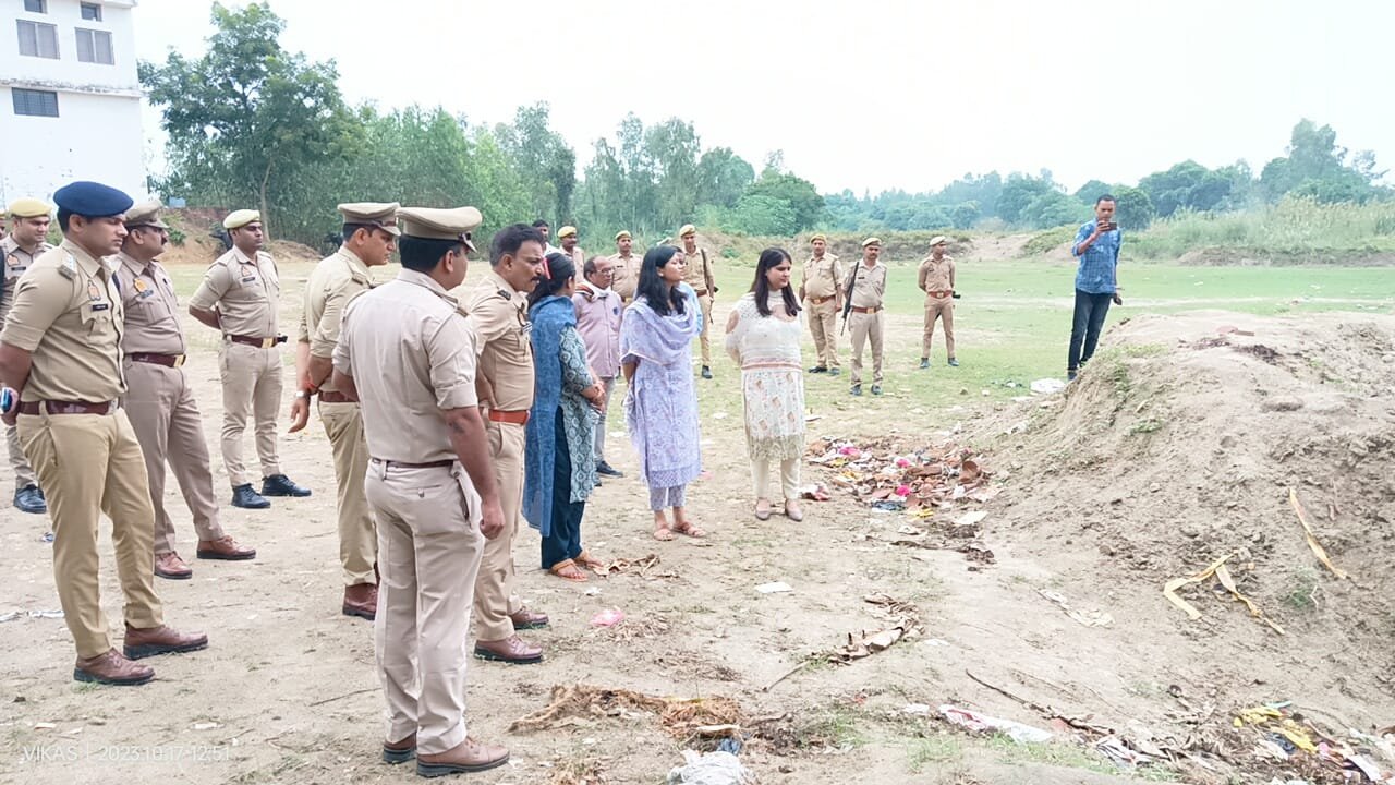 मूर्ति विसर्जन को लेकर DM ने किया राजघाट का निरीक्षण