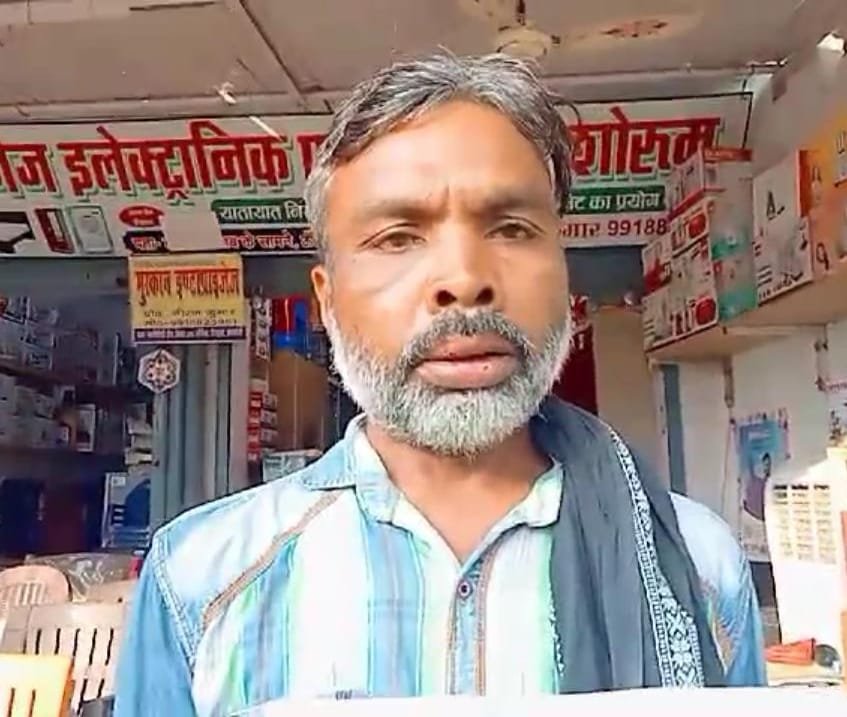 रायबरेली-बुक कर के ले गये बैटरी ई रिक्शा को रास्ते में लूट कर बदमाश हुए फरार,,,,