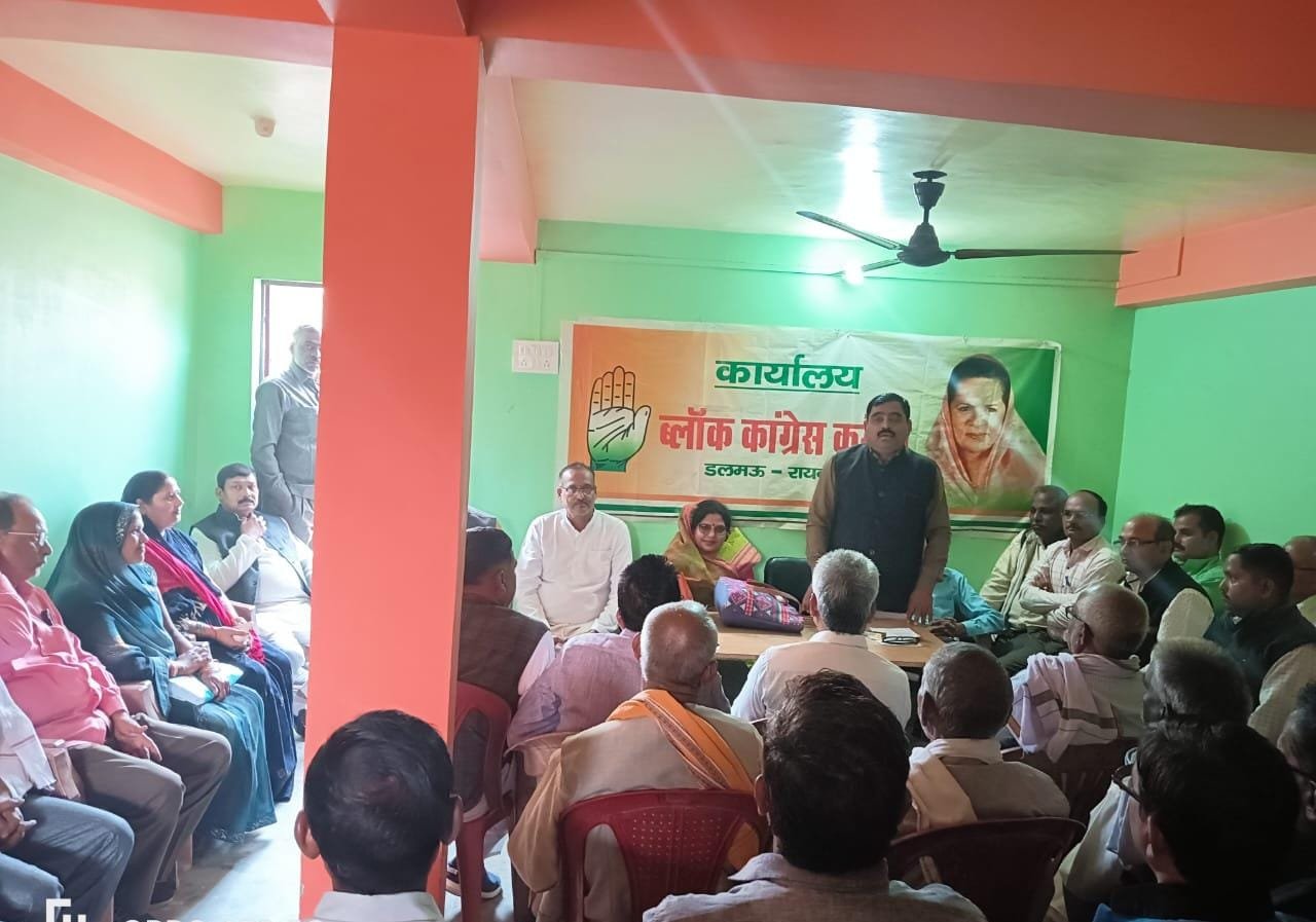 रायबरेली- पूर्व प्रत्याशी सुधा द्विवेदी ने पदाधिकारियो के साथ कि बैठक