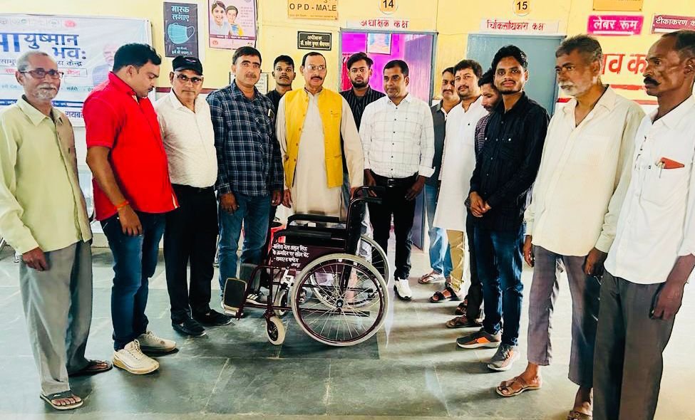 रायबरेली-कांग्रेस के पूर्व प्रत्याशी अतुल सिंह का जन्मदिन धूमधाम से मनाया क्षेत्र के लोगों नें,,,,,