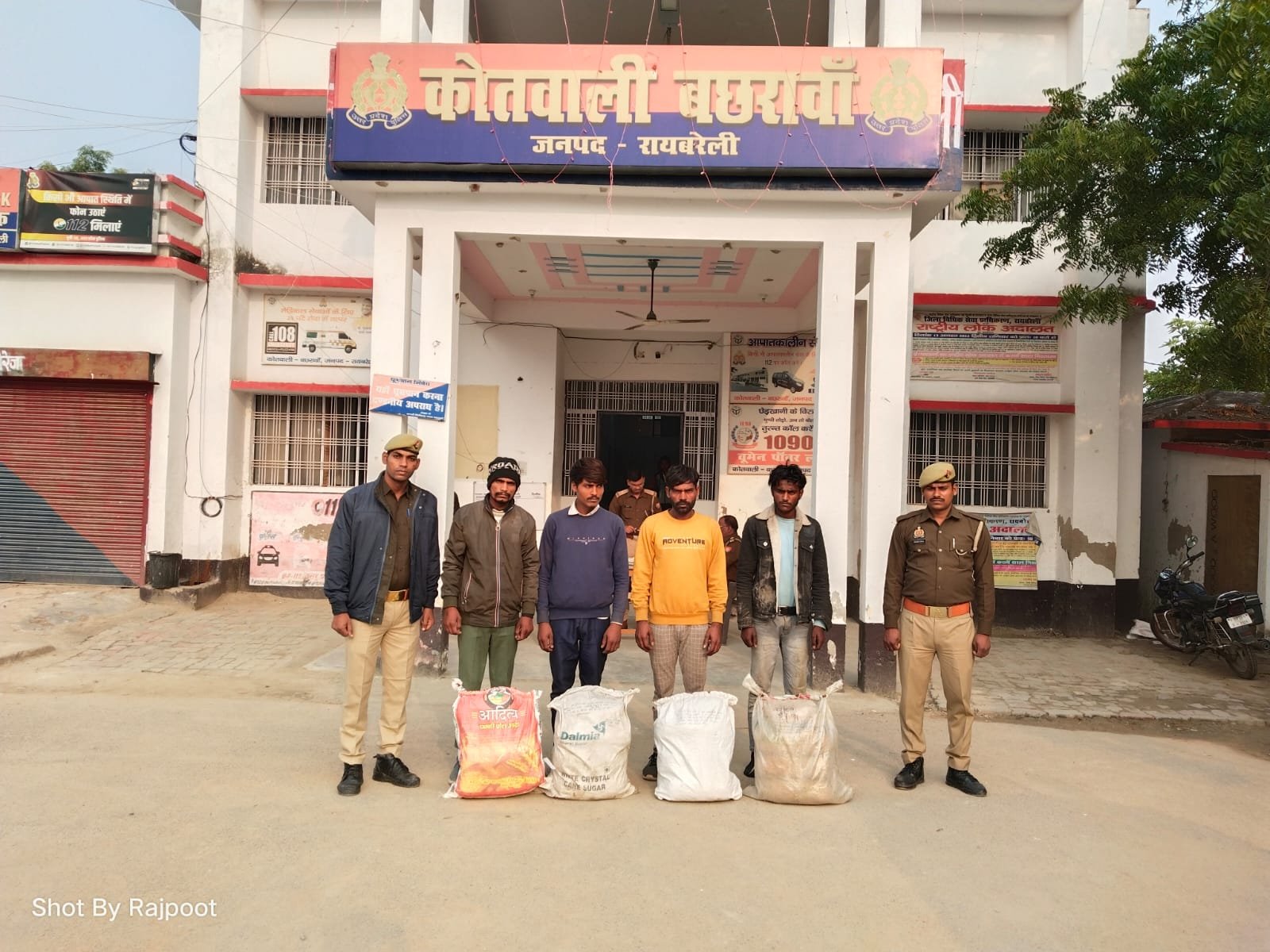 Raibareli-56 किलोग्राम अवैध गांजे के साथ 04 अभियुक्त गिरफ्तार