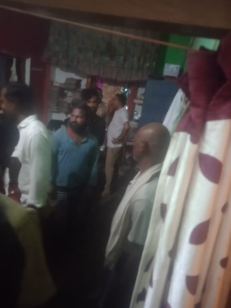 Raibareli-ग्रामीणों ने दो चोरो को रंगे हाथ दबोचा