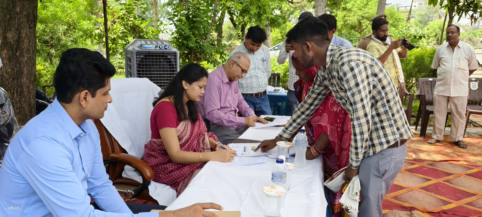 रायबरेली-डीएम-एसपी ने थाना दिवस पर खीरों में सुनी लोगों की फरियाद