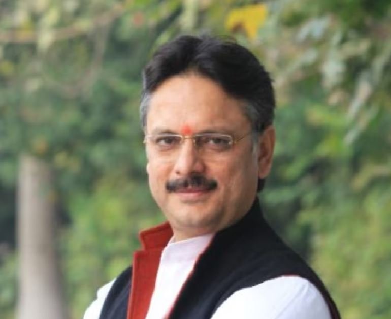 बीजेपी विधायक राजेश्वर सिंह के प्रयासों से बदली सरोजनीनगर की तस्वीर, स्कूल हो रहे हाईटेक