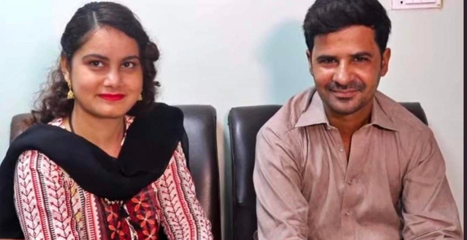  नौकर के इश्क़ में पागल हो गई 20 साल की लड़की 