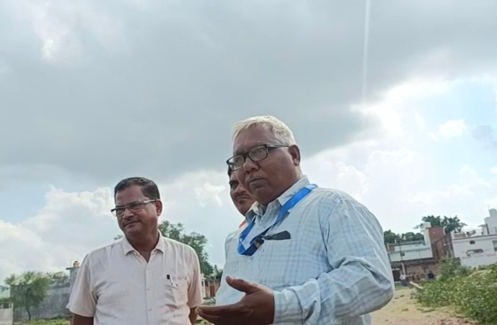 Raibareli-बेईमानी का चोला दूसरे को ओढ़ाते नज़र आये रायबरेली के अधिकारी ,आरडीए के जेई 