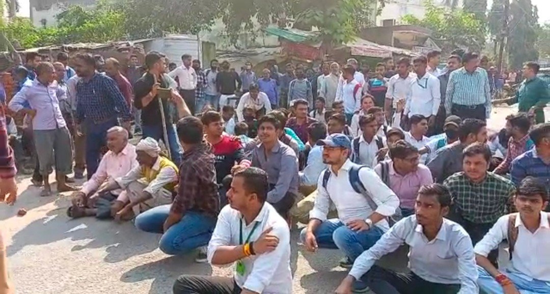 Raibareli-बाउंड्री वॉल निर्माण को लेकर हुआ बवाल