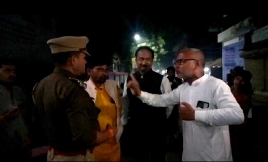 रायबरेली-अपनी ही सरकार में बीजेपी नेताओं ने कोतवाली परिसर में की जमकर नारेबाजी, पुलिस पर लगाए गंभीर आरोप