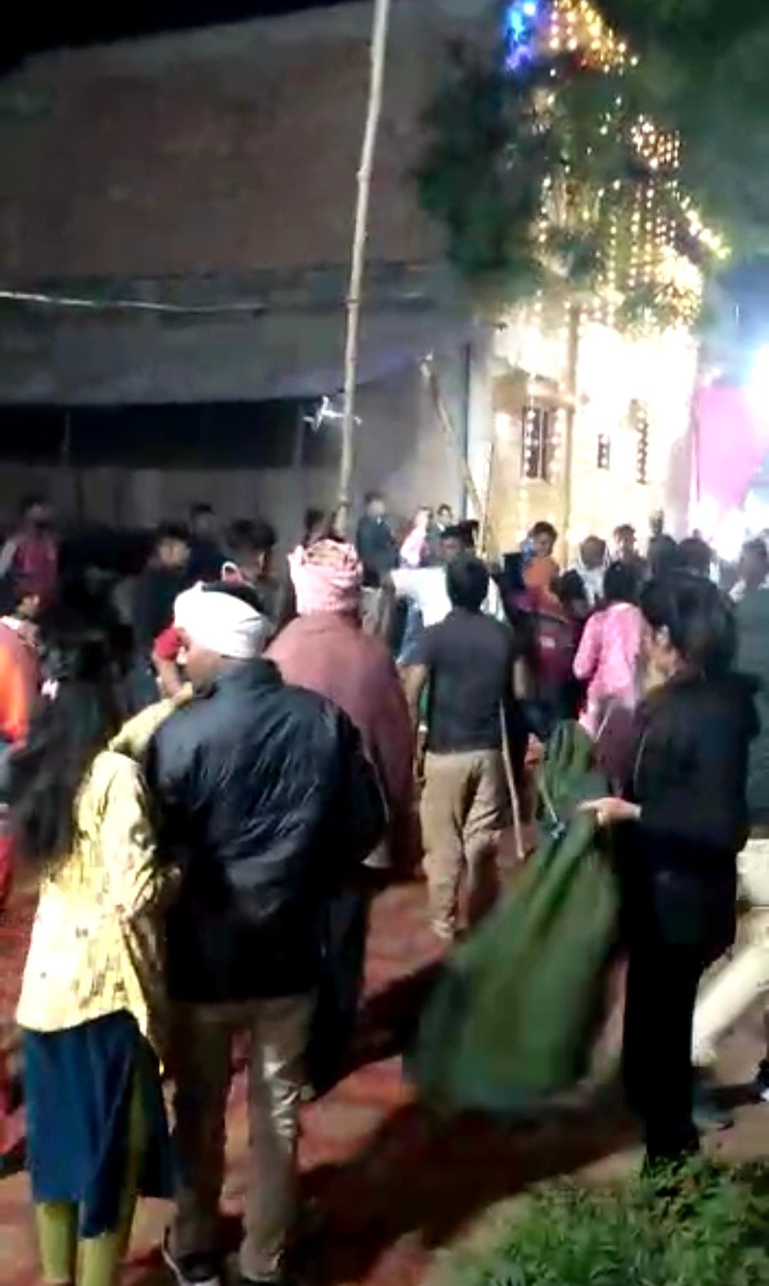 Raibareli-शराब के नशे में धुत बरातियों का हंगामा