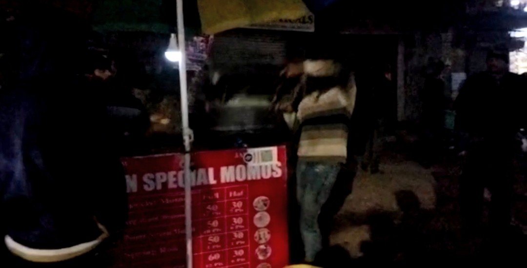 Raibareli-पुलिस की मौजूदगी में शराबी ने मचाया उत्पात