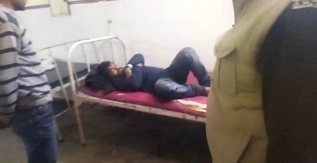 Raibareli-ट्रक और बाइक की टक्कर में बाइक सवार गंभीर रूप से घायल जिला अस्पताल रेफर* 