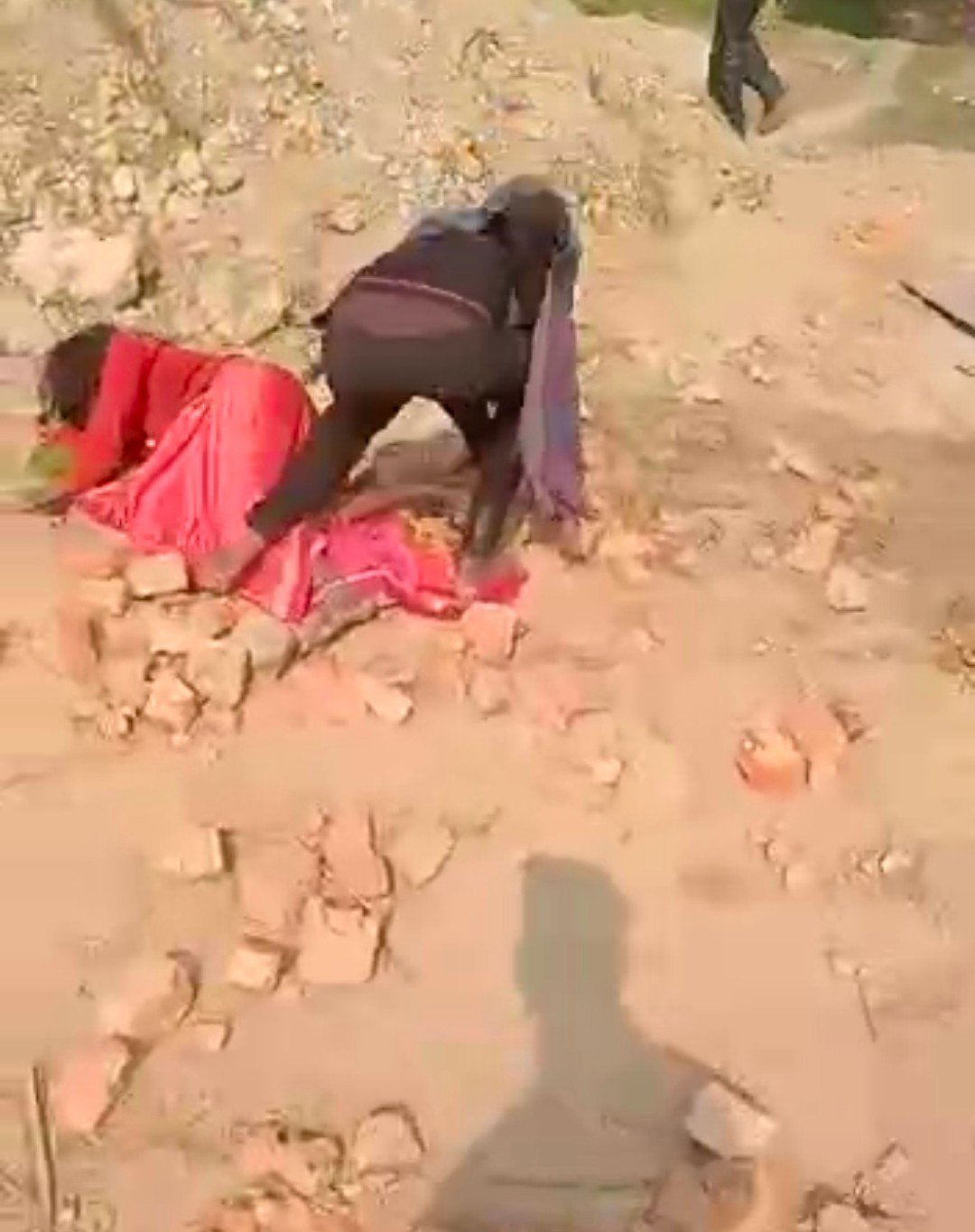 Raibareli-प्रेमी युगल को दी गई तालिबानी सजा, वीडियो हुआ वायरल