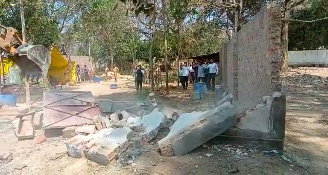 रायबरेली-भूमाफियाओं के अवैध कब्जे पर चला बाबा का बुलडोजर