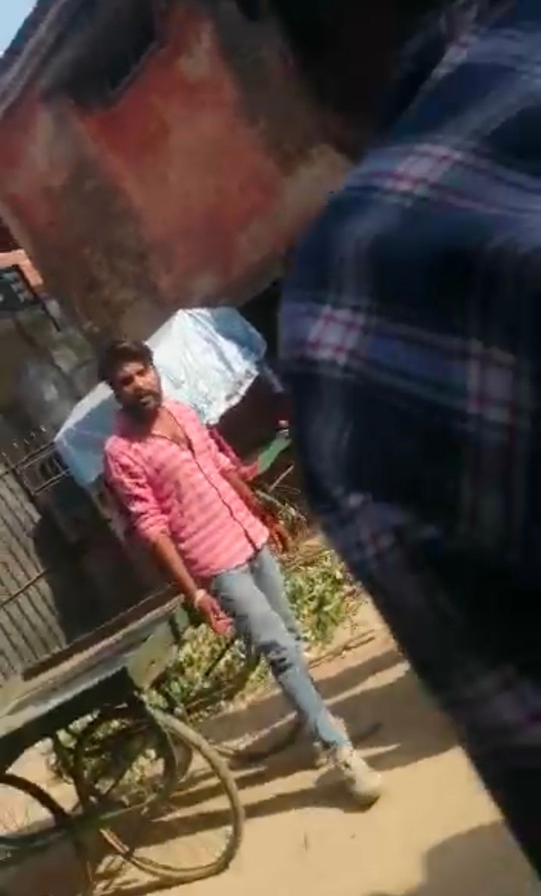 Raibareli-एकतरफा प्यार में लड़की के घर आशिक का हाईवोल्टेज ड्रामा