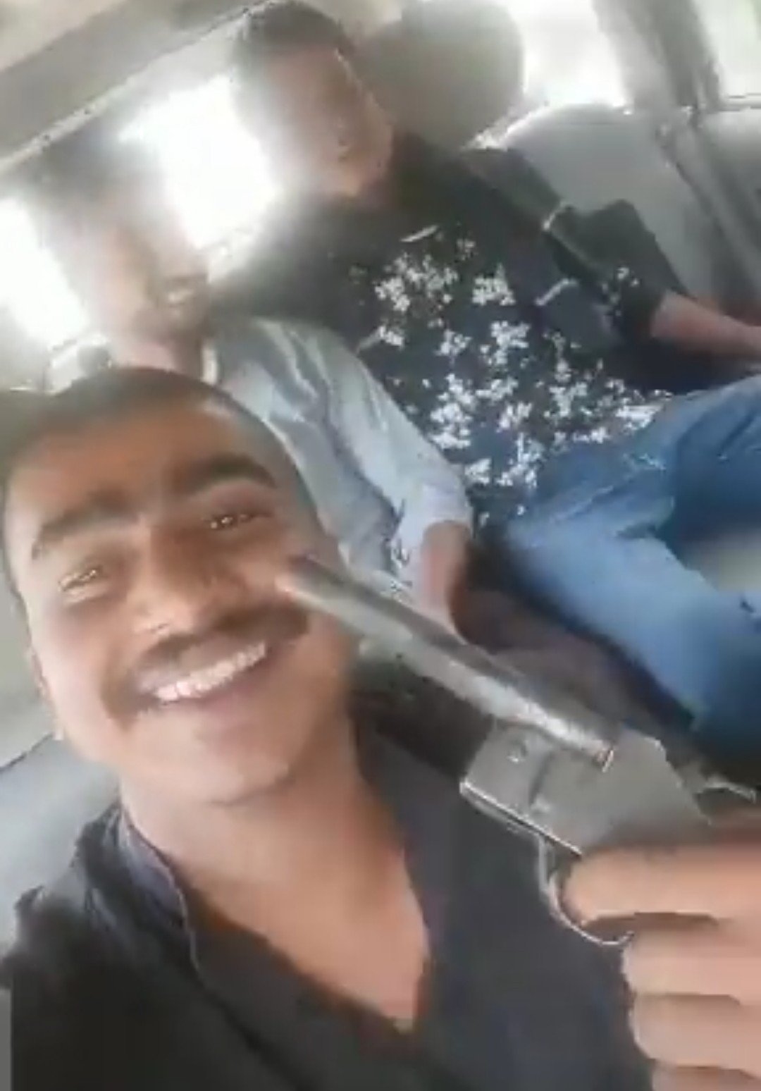 अवैध असलहे के साथ युवक का वीडियो हुआ वायरल