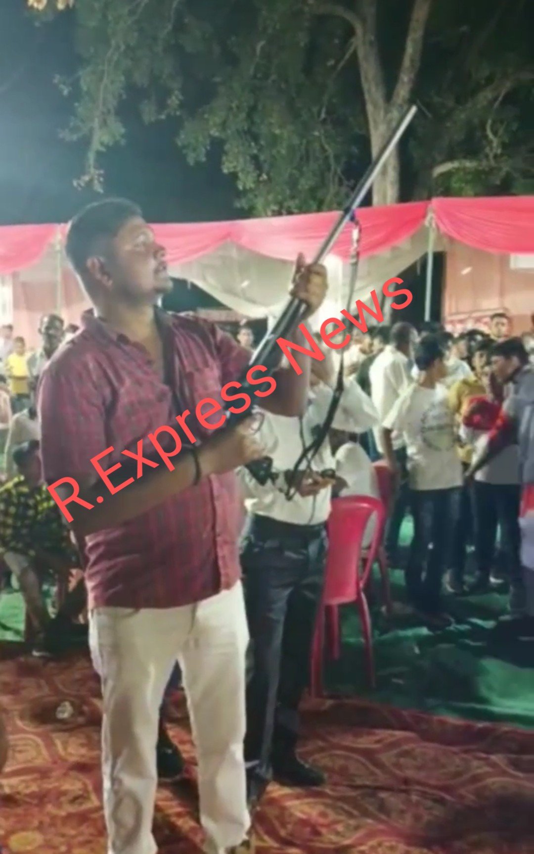 Raibareli-टोल प्लाजा के मैनेजर का फायरिंग करते वीडीओ हुआ वायरल