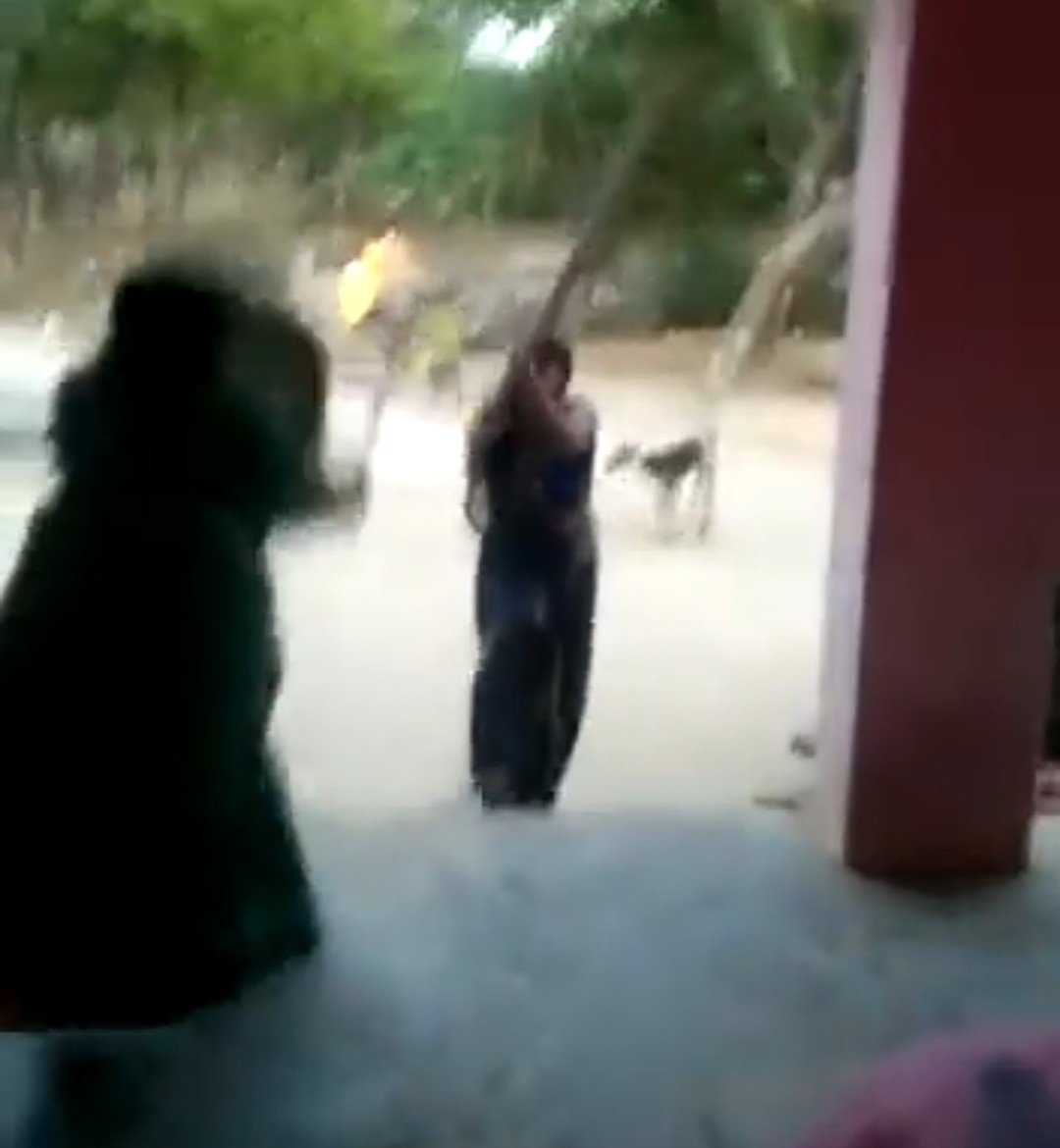 पुरानी रंजिश को लेकर दो पक्षों में जमकर चले लाठी डंडे,विडीओ हुआ वायरल