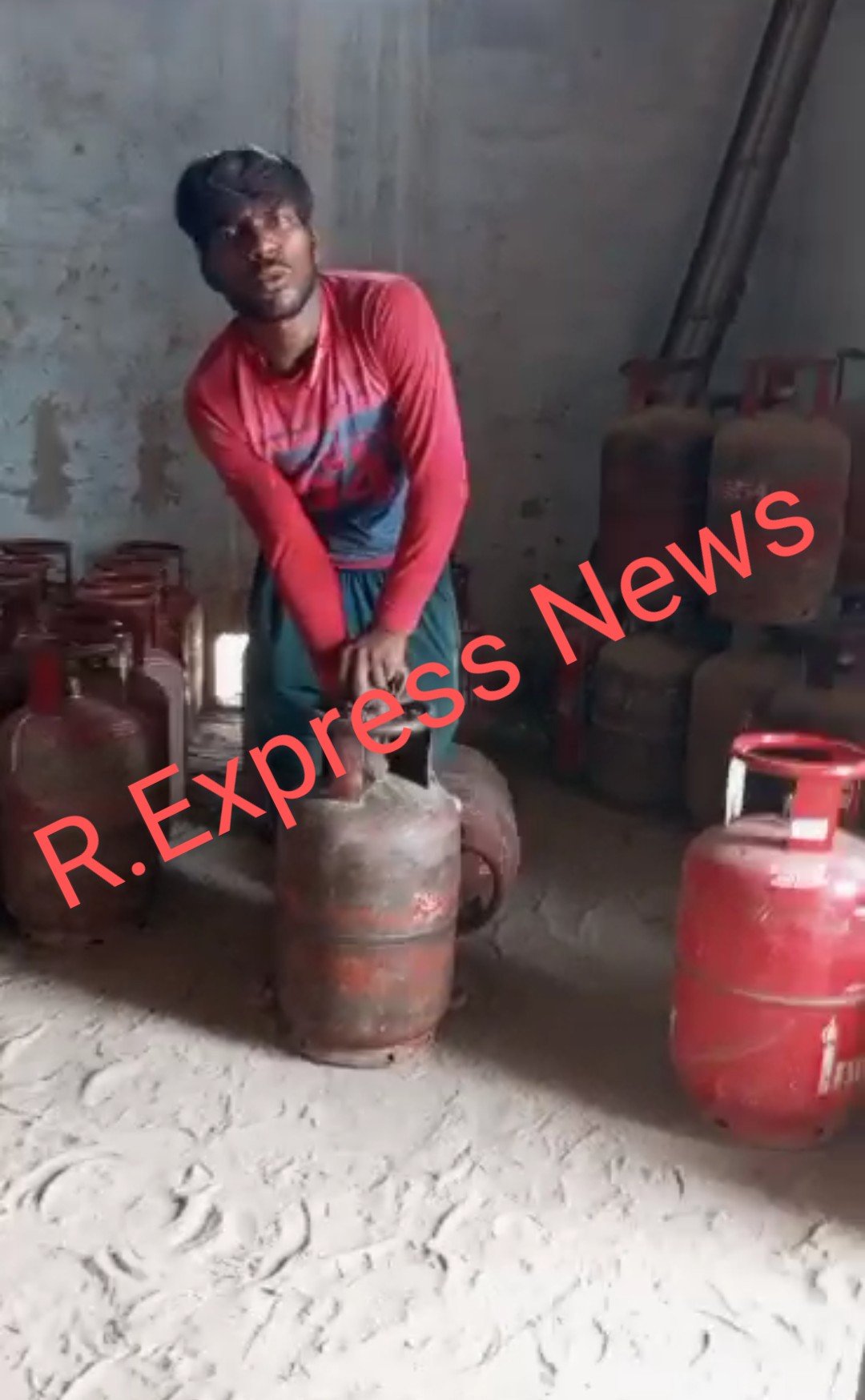रायबरेली- गैस एजेंसी संचालकों की मिलीभगत से उपभोक्ताओं का हो रहा शोषण,इस एजेंसी का बताया जा रहा वीडीओ