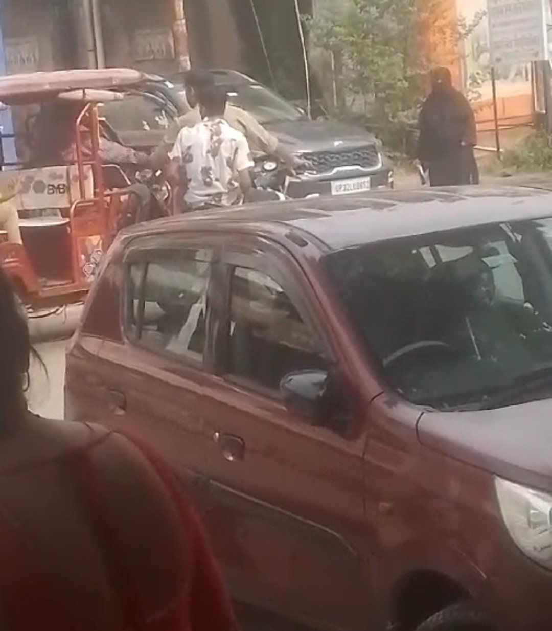 Raibareli-सिपाही की गुंडई बनी चर्चा का विषय