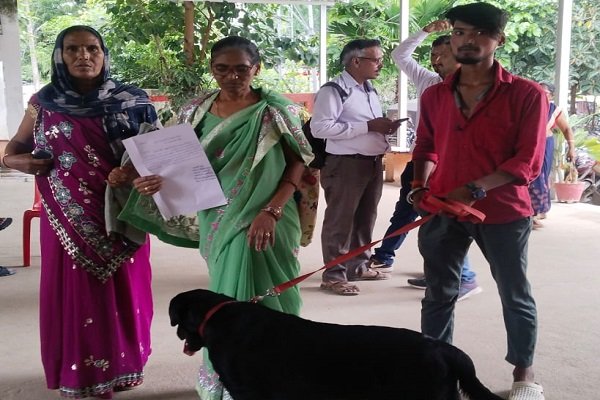 आजम खां की भैंस खोजने वाली पुलिस ने 24 घंटे में खोज निकाला गुमशुदा पालतू कुत्ता, गुमशुदगी दर्ज करने के बाद सक्रिय हुई थी पुलिस