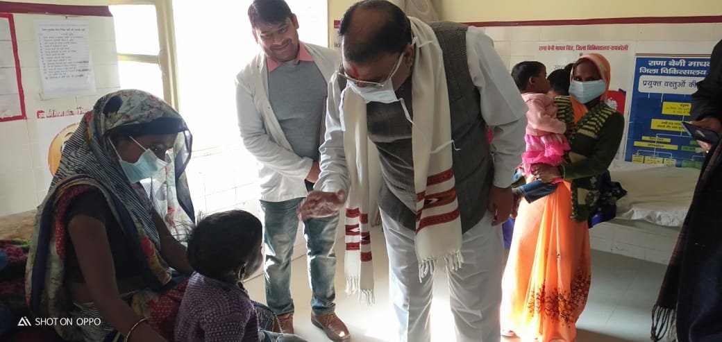 Raibareli-राज्य बाल अधिकार के अध्यक्ष ने जिला अस्पताल, प्राइमरी पाठशाला सहित अन्य स्थानों का निरीक्षण कर व्यवस्थाओं का लिया जायजा