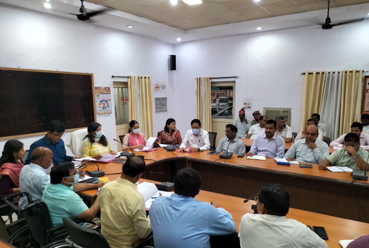 Raibareli-डीएम ने ग्रामीण व नगरीय क्षेत्रों में पेयजल व्यवस्थाओं को दुरुस्त रखने के लिये दिये आवश्यक निर्देश