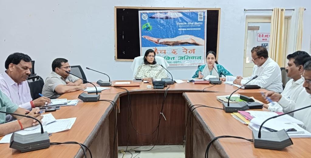 Raibareli-DM ने कैच द रेन अभियान की सफलता सुनिश्चित करने के दिये निर्देश