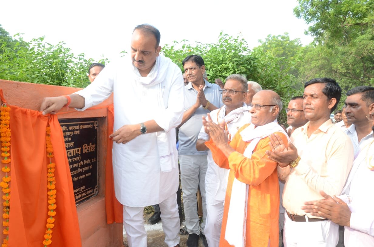 उद्यान मंत्री ने ब्लाक हाट बाजार निर्माण कार्य का किया शिलान्यास