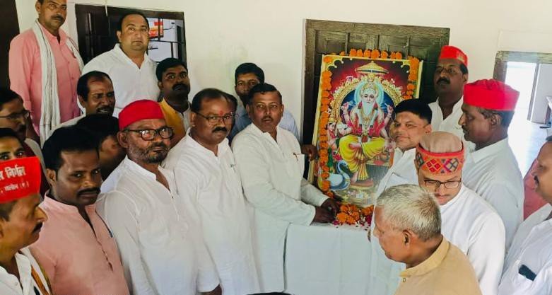 Raibareli-निर्माण एवं सृजन के आदि षिल्पी थे भगवान विष्वकर्मा जी: इं0 वीरेन्द्र यादव