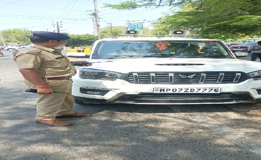 यातायात पुलिस ने अवैध रूप से हूटर का प्रयोग करने वाले वाहनों के विरुद्ध चलाया विशेष अभियान