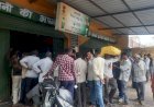 रायबरेली यूरिया के लिए लगी लंबी कतार, डीएपी खाद न मिलने से वापस लौट रहे किसान