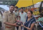 रायबरेली बछरावां पुलिस की सक्रियता के चलते बस में छूटा बैग हुआ बरामद, महिला को किया गया सुपुर्द