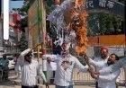 रायबरेली: अखिलेश यादव की हिरासत पर भड़के सपाई, CEC ज्ञानेश कुमार का फूंका पुतला